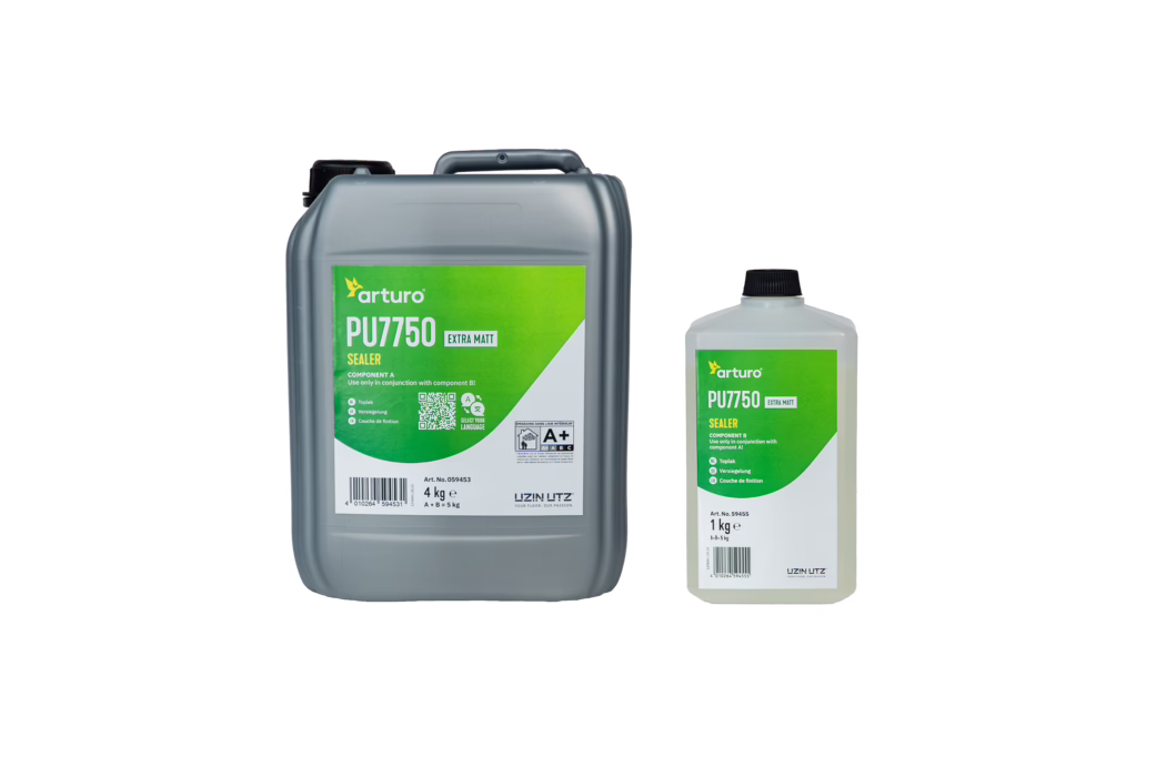 Arturo_Dummy_PU7750_2024-01 Studio-style product photo of two plastic containers of 'arturo PU7750' sealer on a white background. On the left is a large grey jerrycan with an integrated handle and a black screw cap, featuring a bright green label reading 'arturo PU7750 Extra Matt Sealer', weight marking '4 kg', a barcode and small pictograms; on the right a smaller translucent rectangular bottle with a black cap and a matching green label indicating '1 kg'. The labels include usage information (component A/B), the manufacturer logo and compliance marks. The image is evenly lit with soft shadows and a neutral white backdrop, suitable for e-commerce, product listings and catalogs.