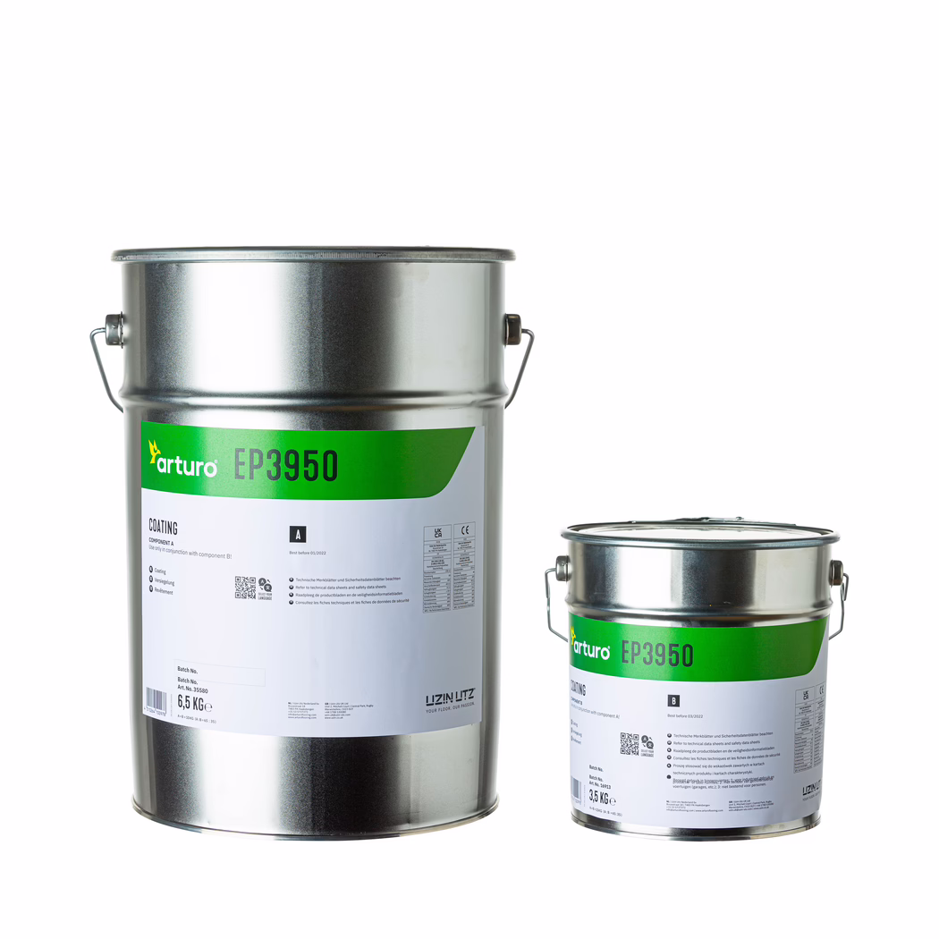 Arturo_Dummy_EP3950-10kg_2022-01 Close-up of two cylindrical metal paint containers on a white background: a large silver pail on the left and a smaller silver pail on the right. Both containers have metal carrying handles, sealed lids (one lid shown separately), and prominent green product labels marked "arturo EP3950". The labels display technical text, batch and weight information (visible 6.5 KG and 3.5 KG), and small regulatory icons. The composition is cropped to show the upper halves of the cans, highlighting the metallic finish, handles and label details under neutral studio lighting.